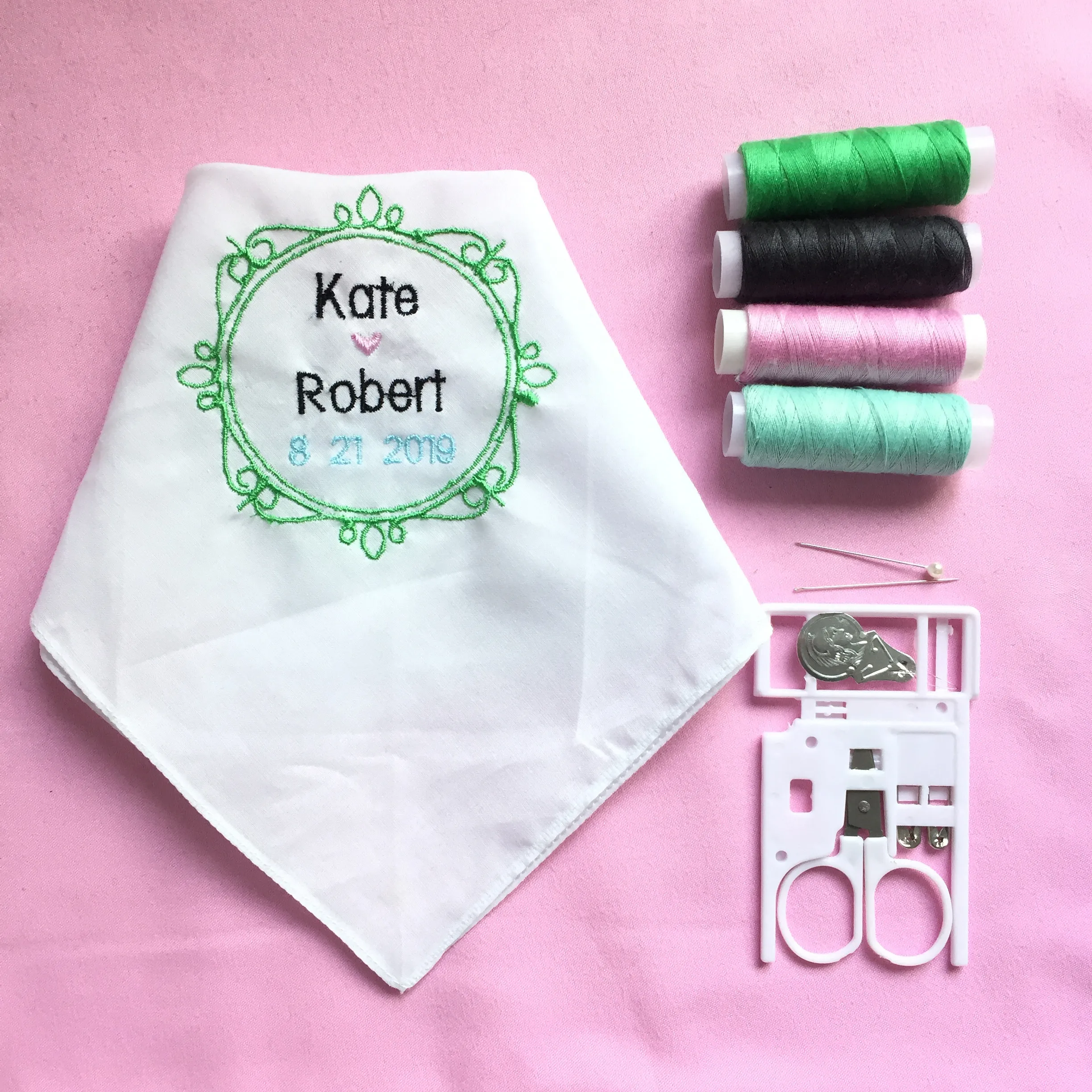 Свадебный подарок ручной работы носовой платок с вышивкой для невесты и жениха