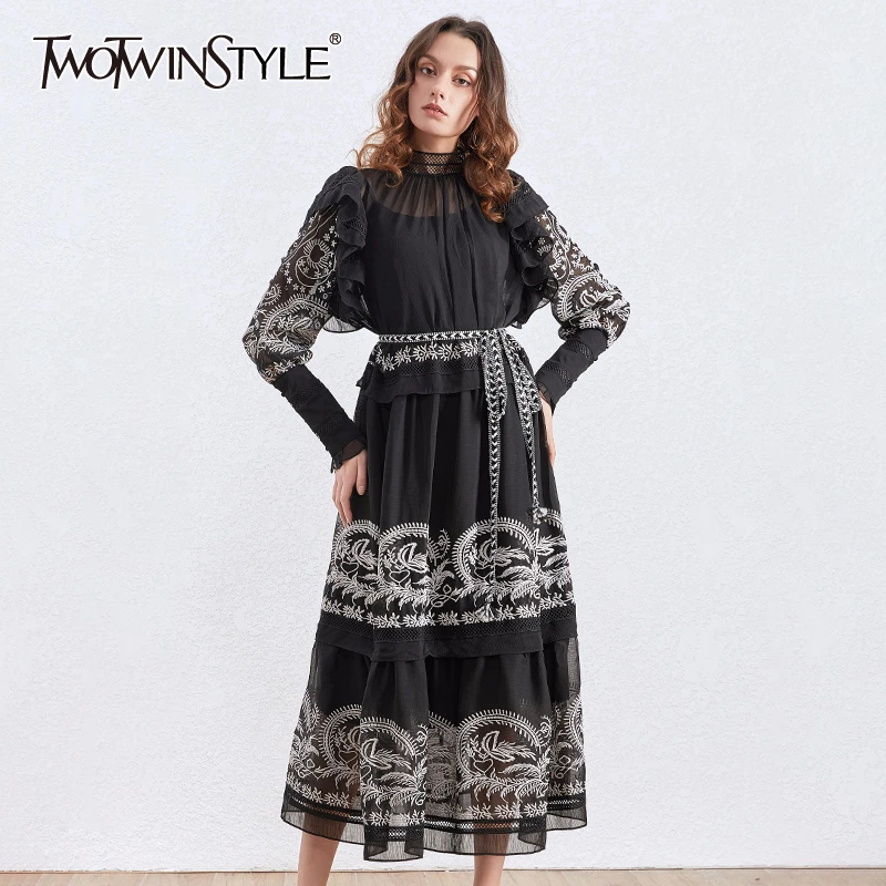 Шифоновое платье TWOTWINSTYLE с вышивкой и оборками длинным рукавом на шнуровке миди