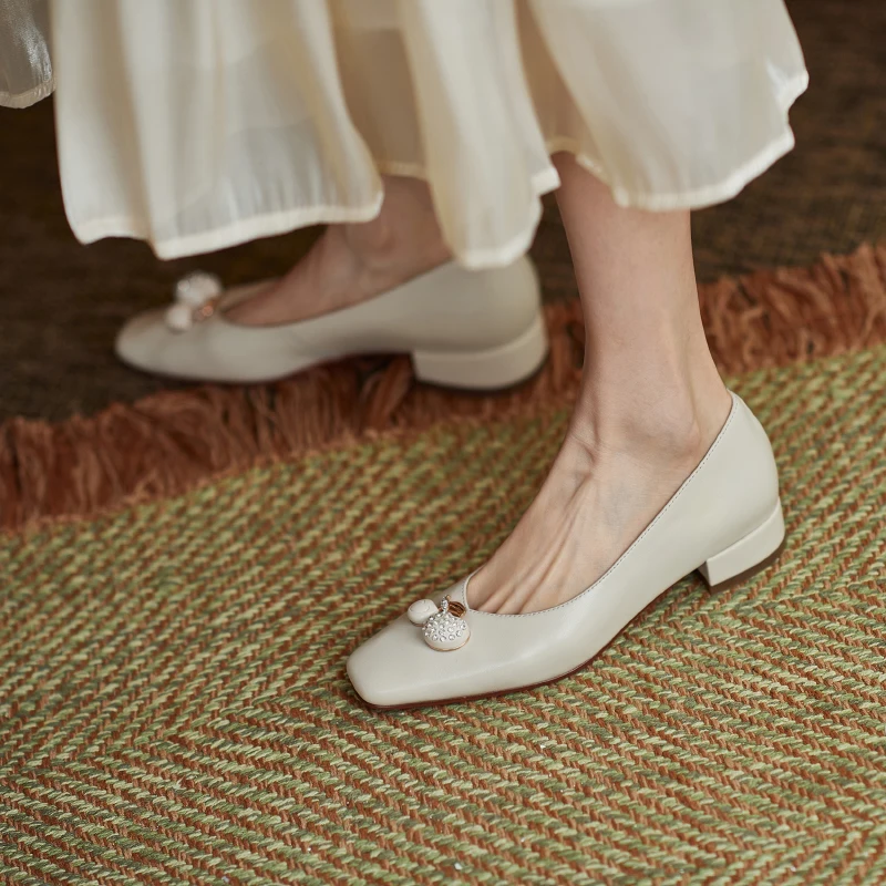 

2021 low heels Spring Newest Thick Heels Pumps Metal Decoration Shoes Woman Genuine Leather Wedding Basic Women Shoes