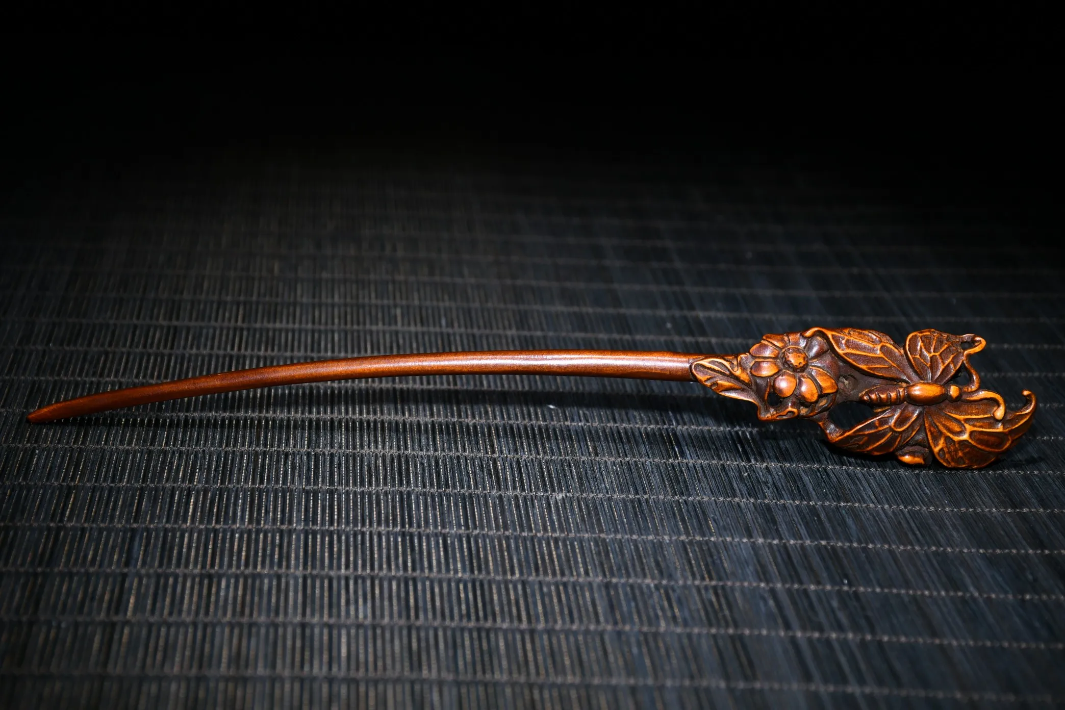 

Exquisite old boxwood carved butterfly statue hairpin decoration collection ornaments