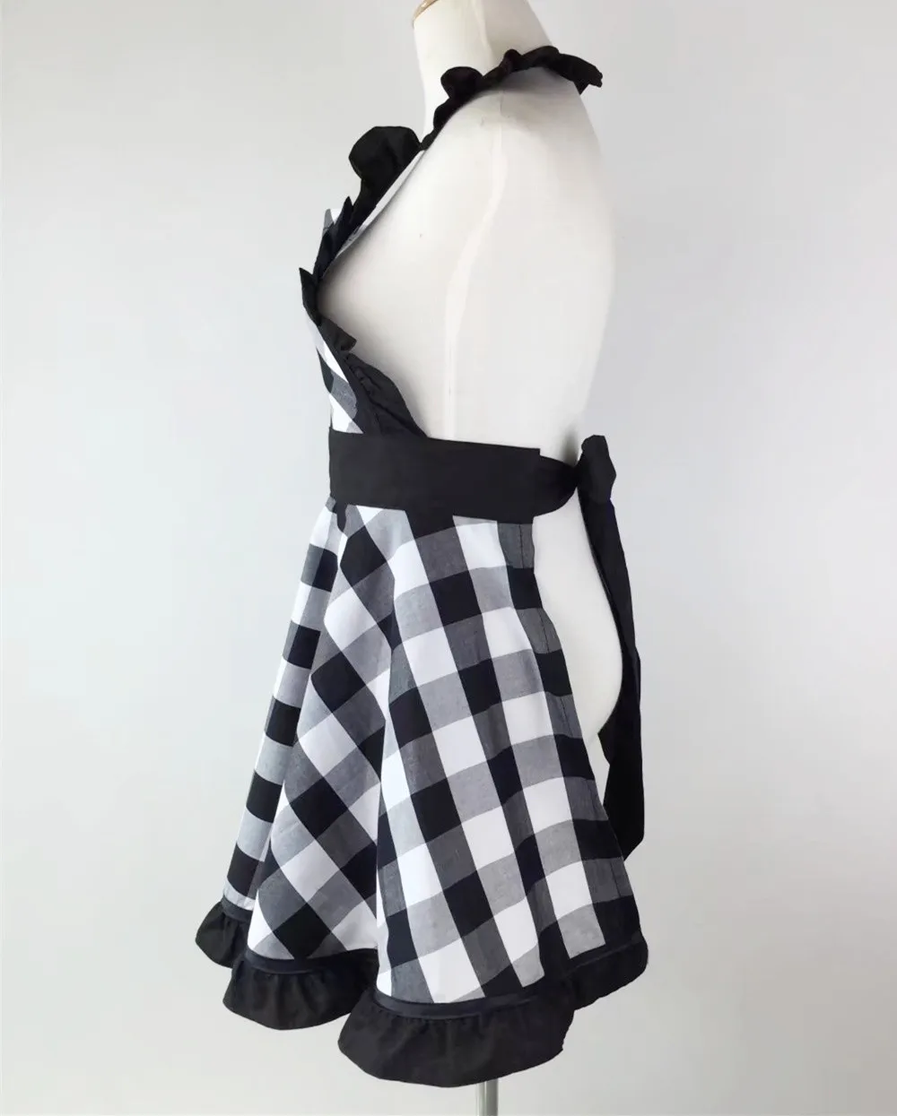 

Stylish Retro Aprons Women Classic Ruffle Side Plaid Lacy Vintage Cooking Apron for Home Kitchen Working Nursery with Pockets
