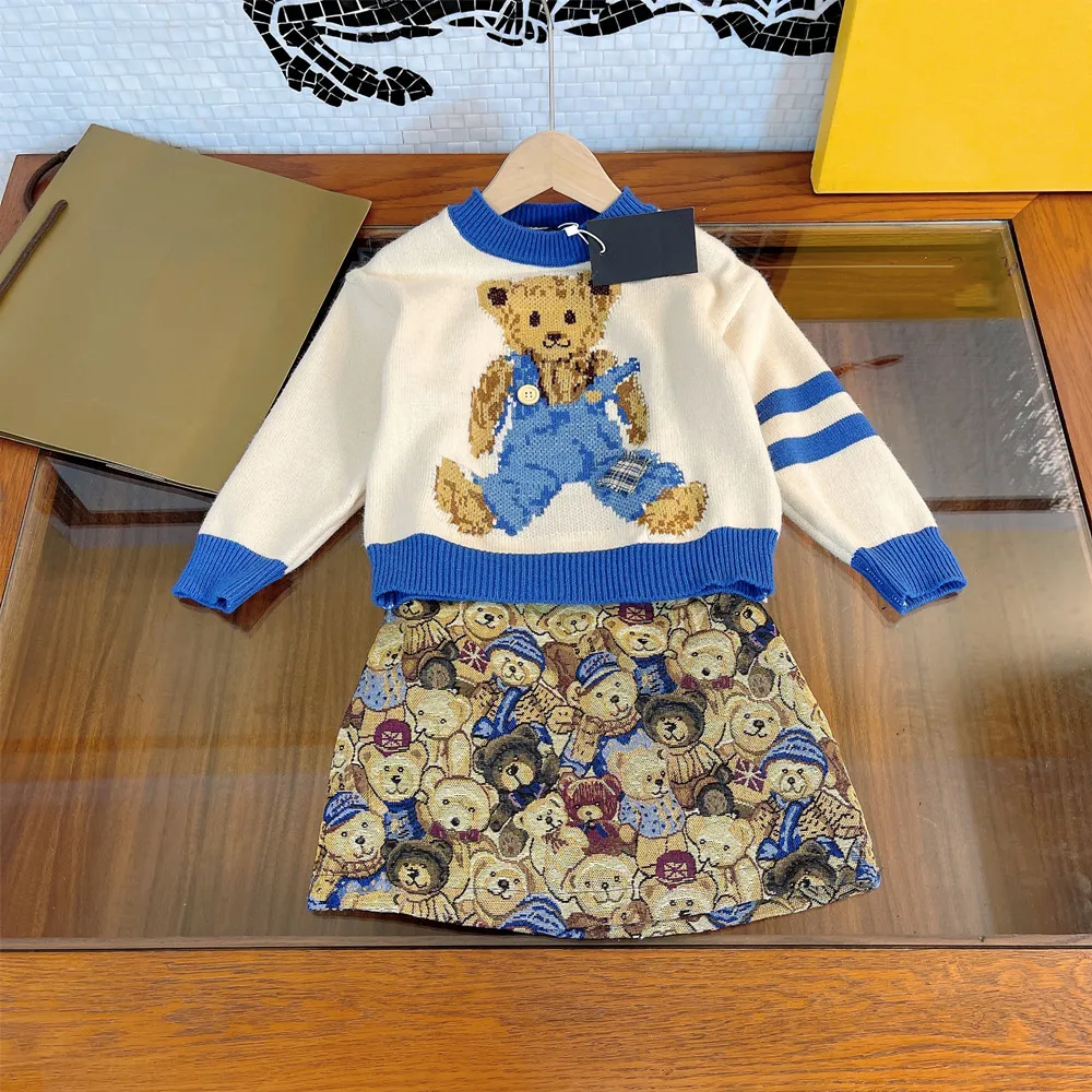 

High-end custom 2021 early autumn girls new retro knitted western style bear net red pullover sweater with skirt