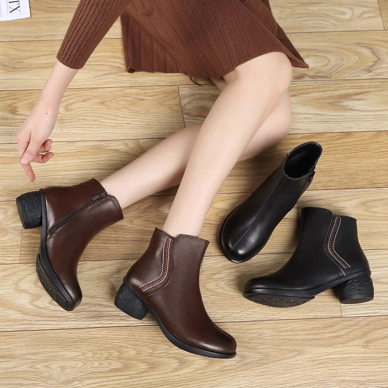 Женские полусапожки на толстом низком каблуке новая теплая Женская обувь в стиле