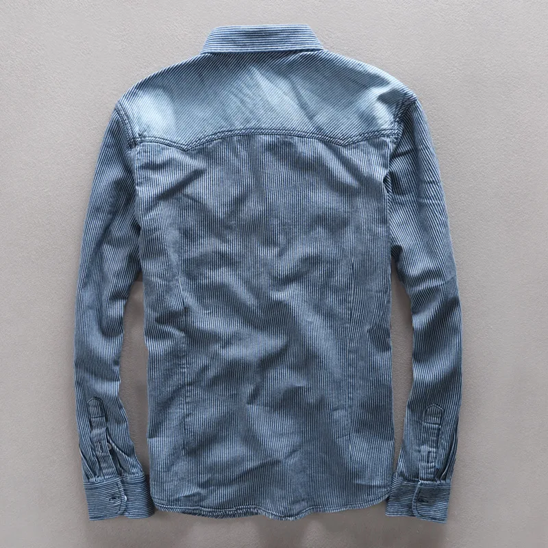 Джинсовые мужские повседневные рубашки с длинными рукавами двумя карманами из