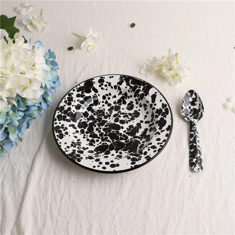 Черные чернила с мраморным узором для завтрака в клетку форме сердца плоская