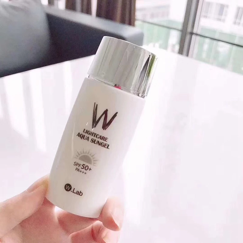 Основа для макияжа водостойкая с защитой от солнечных ожогов| |