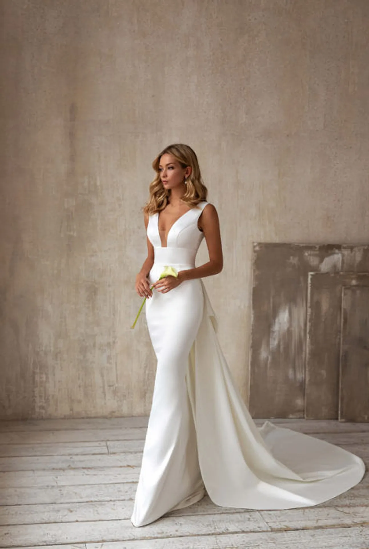2022 new European and American  women's dress sexy V-neck sleeveless tail long dress wedding dress Ladies white evening dress
