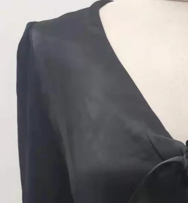 

2021 New Women Shirt V-neck Temperament Silk Satin Stitching Knitted Pullover Long-sleeved Sexy Shirt