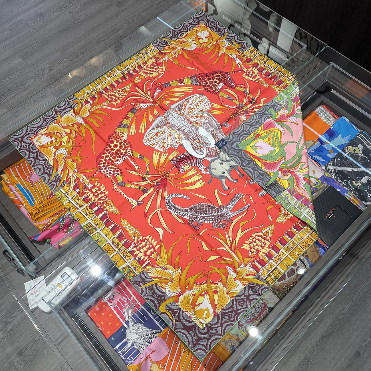 Двусторонний женский шарф из 100% шелка 90 см |