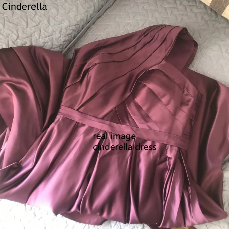 Атласное плиссированное платье трапеция пикантное длинное на одно плечо без