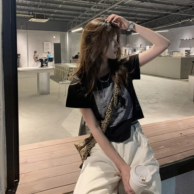 

4259 Female summer 2021 new hot girl design sense niche irregular short net red short-sleeved T-shirt