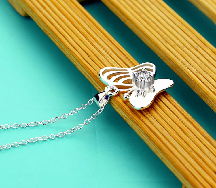 Женское серебряное ожерелье с подвеской-бабочкой |