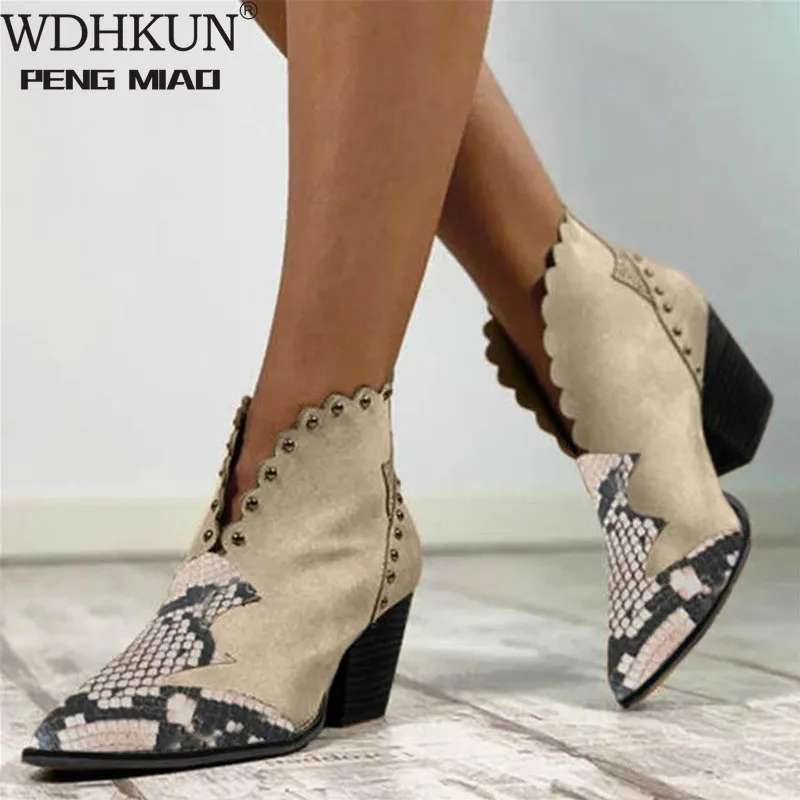 

Женские кожаные ковбойские ботильоны с заклепками, ботинки на высокой танкетке со змеиным принтом, Осень-зима 2020