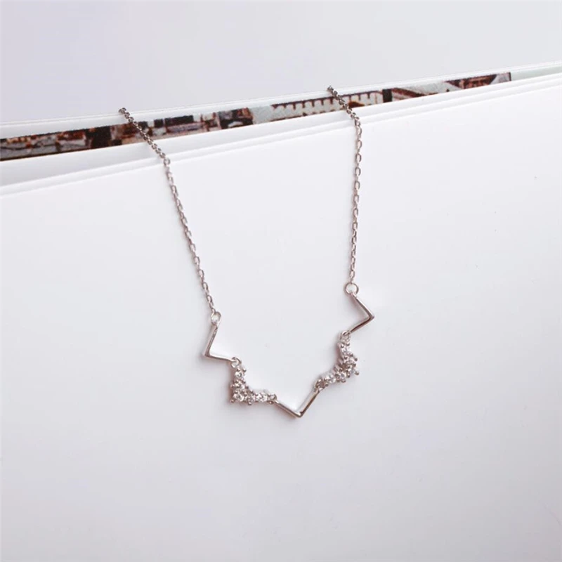 

Korean Wave Pendant Temperament Simple Student Silver Color Clavicle Chain Personality Female Necklace SNE331