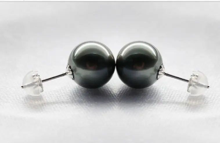 

stunning pair of AAA++ 10-11mm round Tahitian black pearl earring 18k