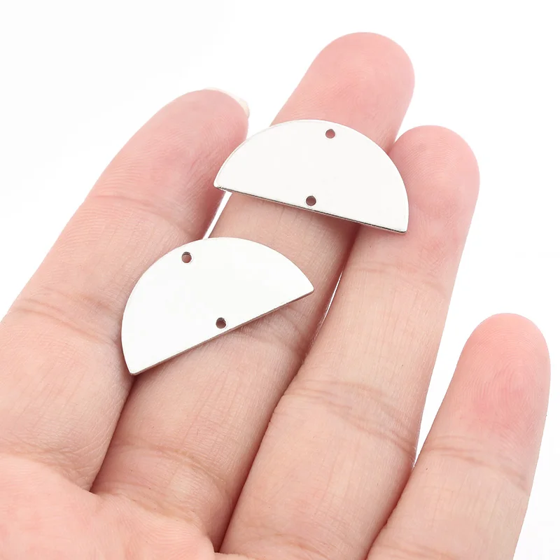 Рисунок 5 - Полукруглые ювелирные изделия из латуни