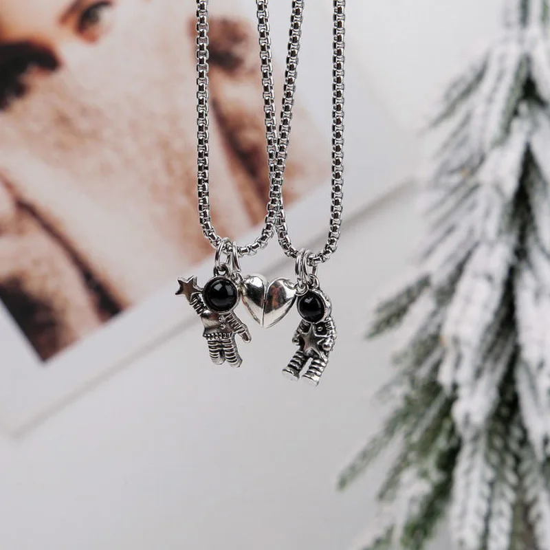 

1 Pair Astronaut Magnetic Heart Pendant Couple Necklace For Women Men Lovers Best Friend Trendy Necklace Fashion Jewelry Gifts