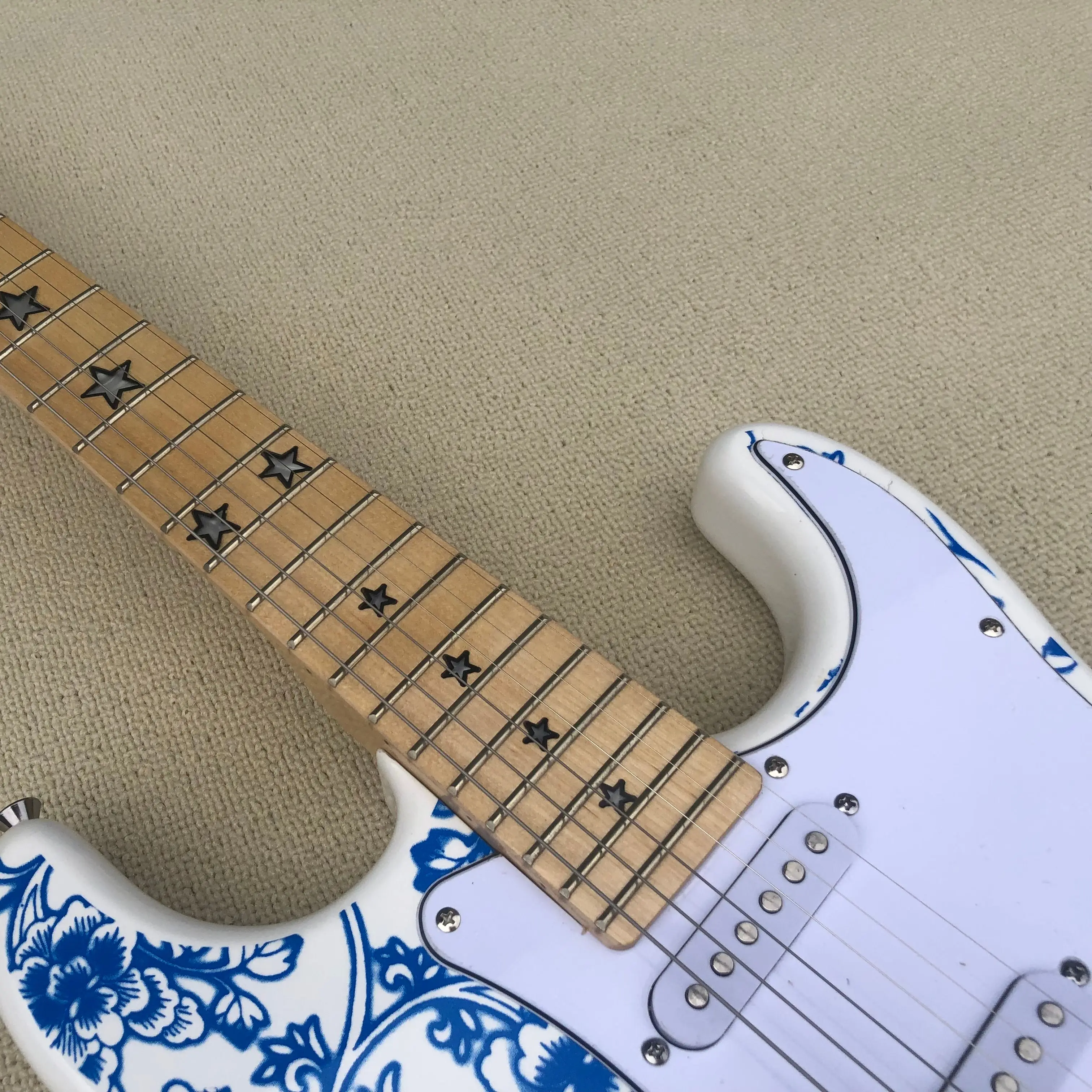 Горячая Распродажа Blu e и белый фарфор электрогитара ST-guitar клен имеет пять звезд