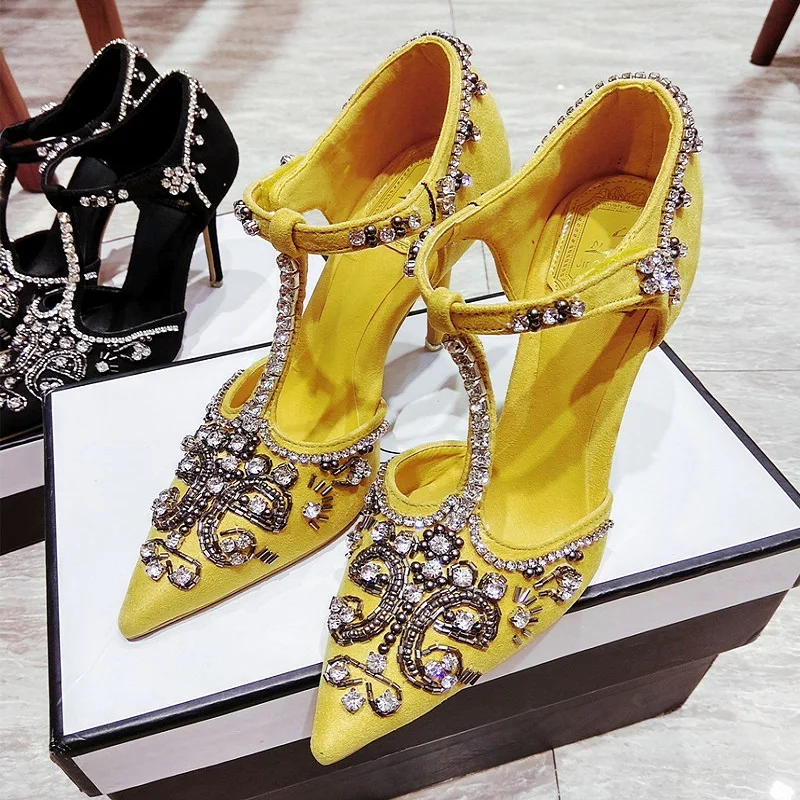 Женские замшевые сандалии с острым носком на высоком каблуке украшенные