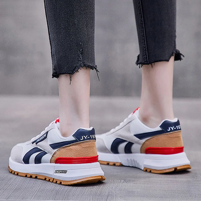 

Women Platform Sneakers Breathable Net Vulcanized Shoes Summer Ladies Casual Sneakers White Flat Running Shoes Student