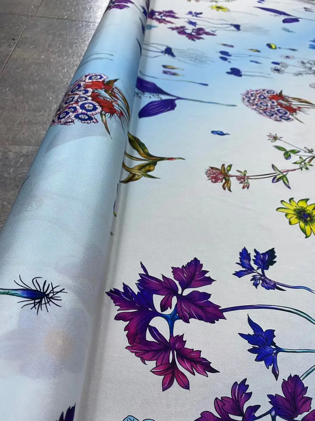 

Flower world pattern sky blue white background digital printing natural mulberry silk stretch crepe high fashion textile fabric