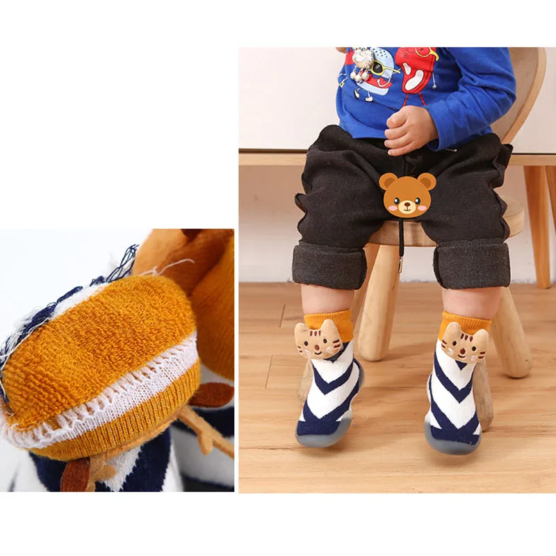 Зимняя обувь для малышей мягкая бархатная на подошве мультяшная рождественской