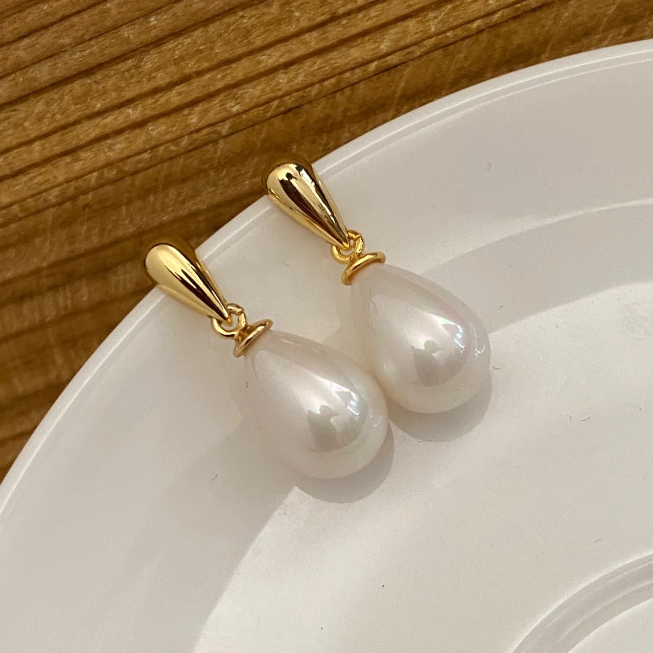 

Fashion pearl earrings female simple and small earrings retro jewelry accessories silver needle earrings temperament