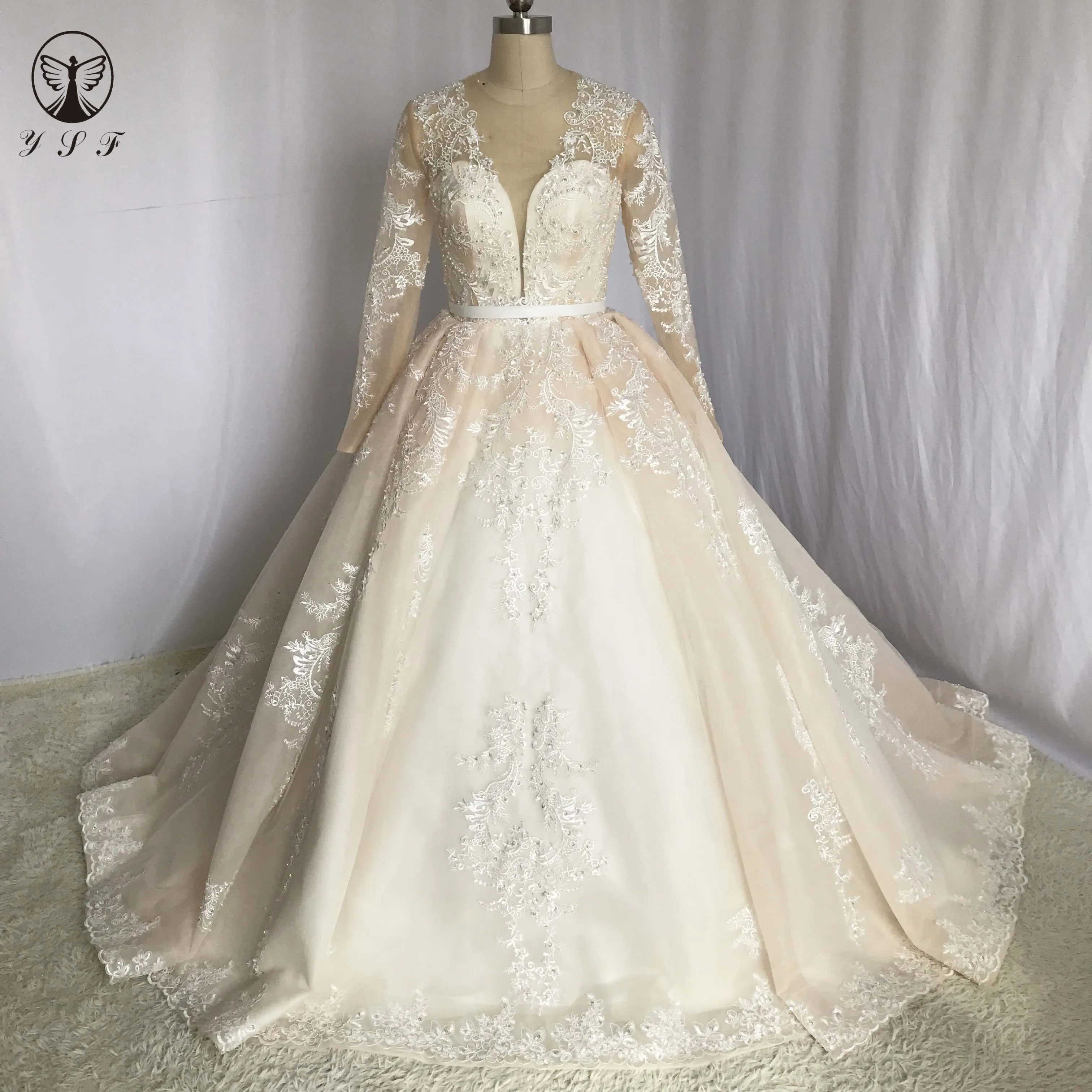 Винтажные свадебные платья плиссированные Бальные цвета шампанского с круглым