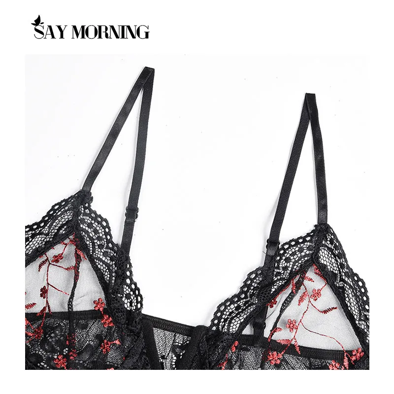 Комплект кружевного нижнего белья с вышивкой и V-образным вырезом | Женская