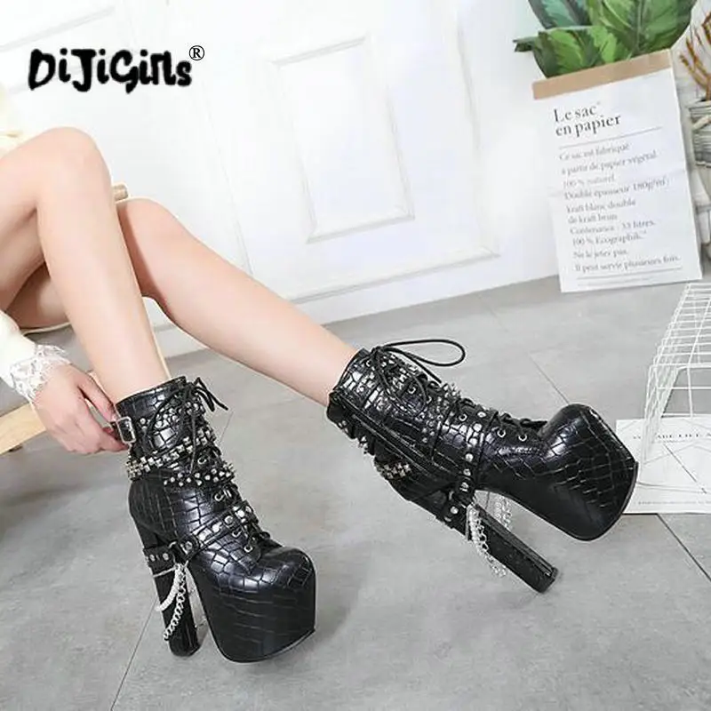 Женские мотоциклетные ботинки с заклепками ботильоны на платформе и очень