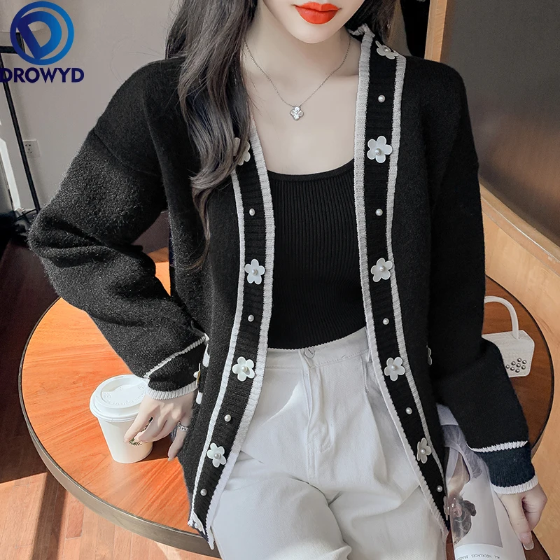 

2021 Autumn and Winter New Color Contrast Side Flowers Three-dimensional Beaded V-neck Loose Knit Cardigan Short Sweater Coat