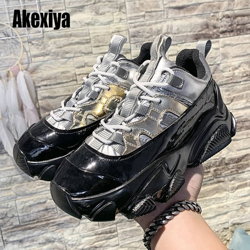 

Женские кроссовки; Сезон осень; Кожаная модная повседневная обувь; Женская Удобная дышащая обувь на плоской подошве; Женские кроссовки на п...