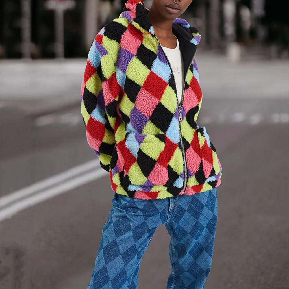 

Женская утепленная куртка на молнии с капюшоном и длинным рукавом