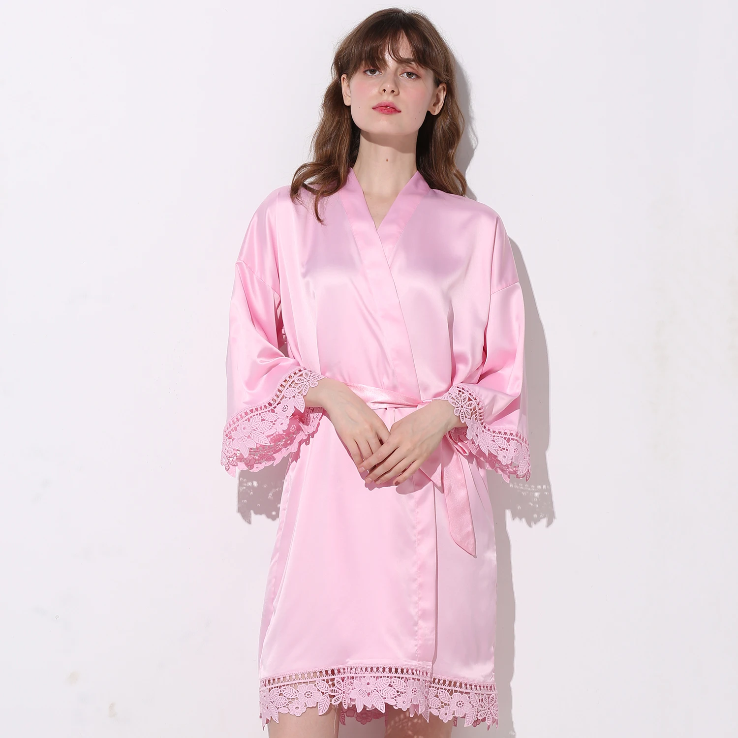 pink Шелковистый женский кружевной банный халат матовый Атласный халат для невесты и подружки невесты с кружевным халатиком Свадебные халаты подарки для свадебной вечеринки халат платье темно-синего цвета - Цвет: pink
