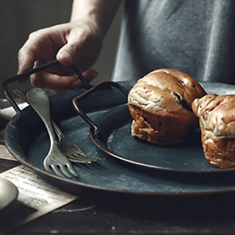 Круглая железная тарелка в европейском ретро стиле с ручками металлическая