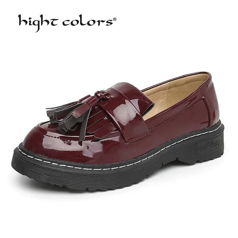 Брендовая обувь с перфорацией типа броги женская ярких цветов на платформе