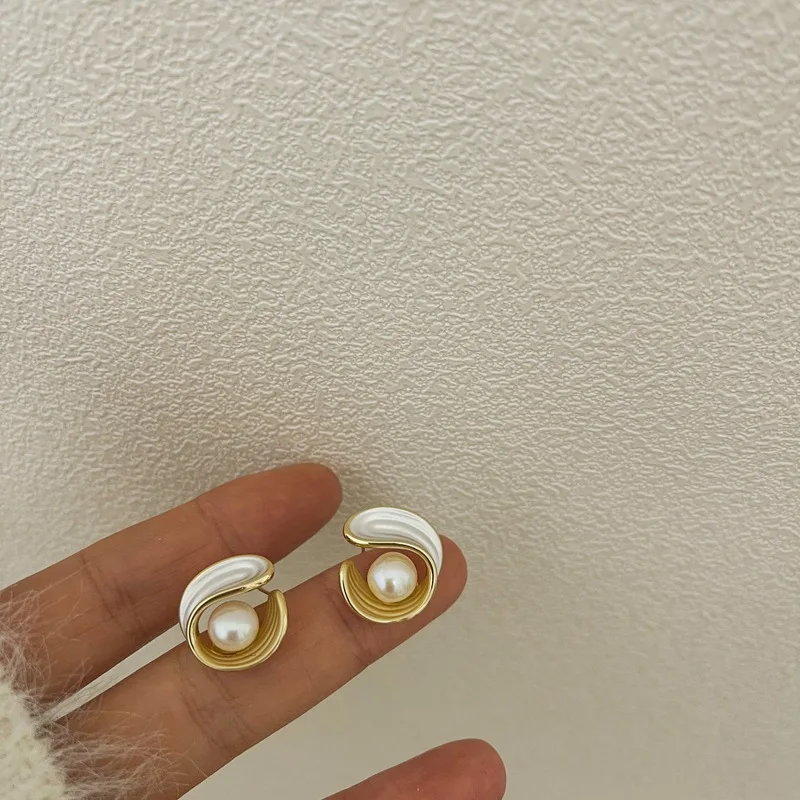 

Новые металлические серьги ZN с жемчугом неправильной формы в европейском и американском стиле, ретро серьги в стиле хип-хоп и панк, аксессуа...