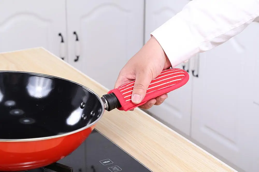 

1PC Cast Iron Skillet Handle Cover Black and Red Pot Handle Sleeve Pan Hot Handle Holders Anti Scald Gloves Kitchen Tool