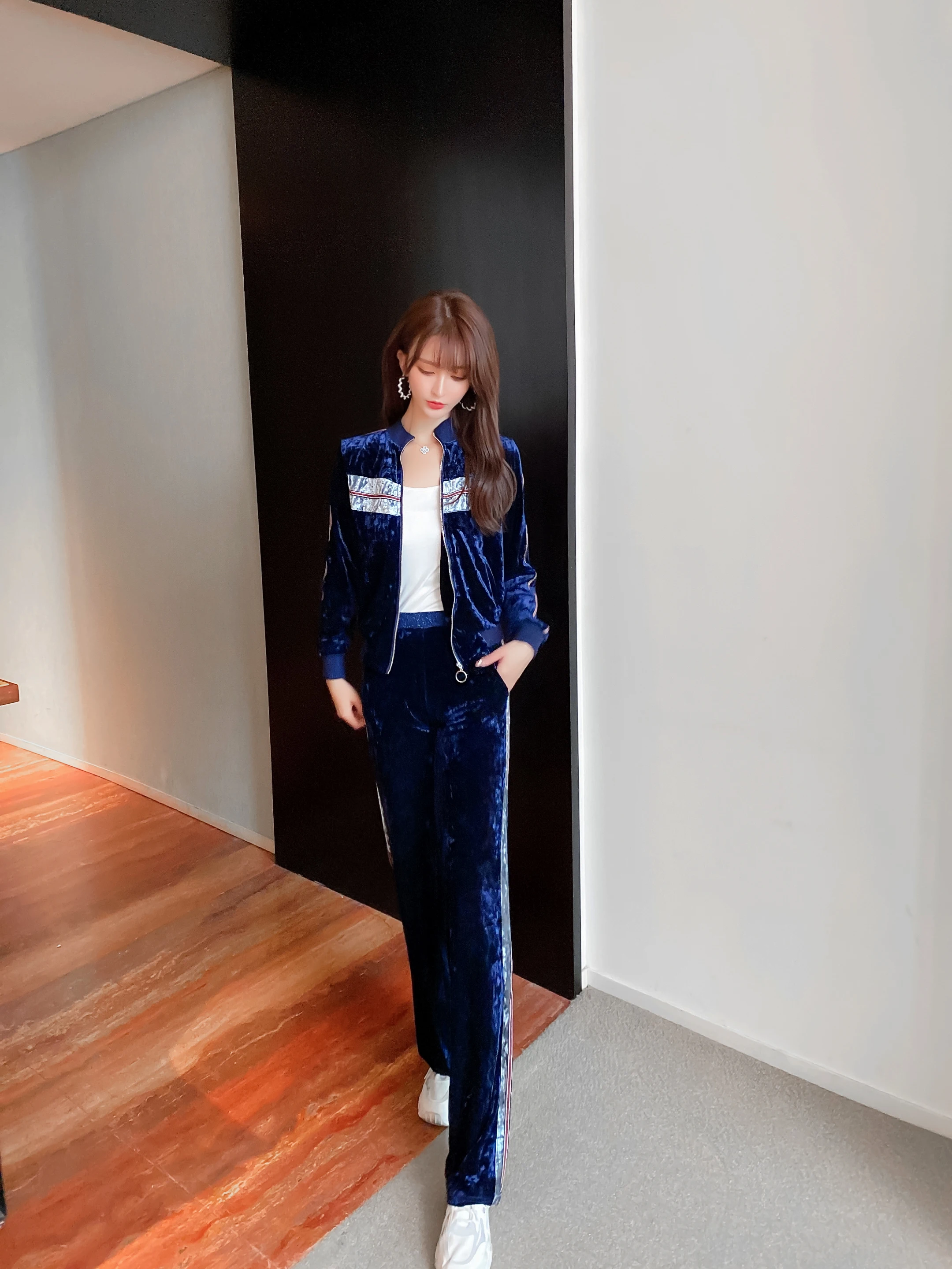 Элегантные Бархатные Спортивный костюм для женщин с завышенной талией застежкой