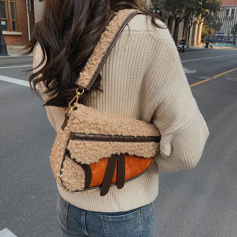 

Designer Brand Small Plush Handbags For Women Luxury Fluffy PU Leather Shoulder Crossbody Bags Female 2021 Winter Saddle Bag
