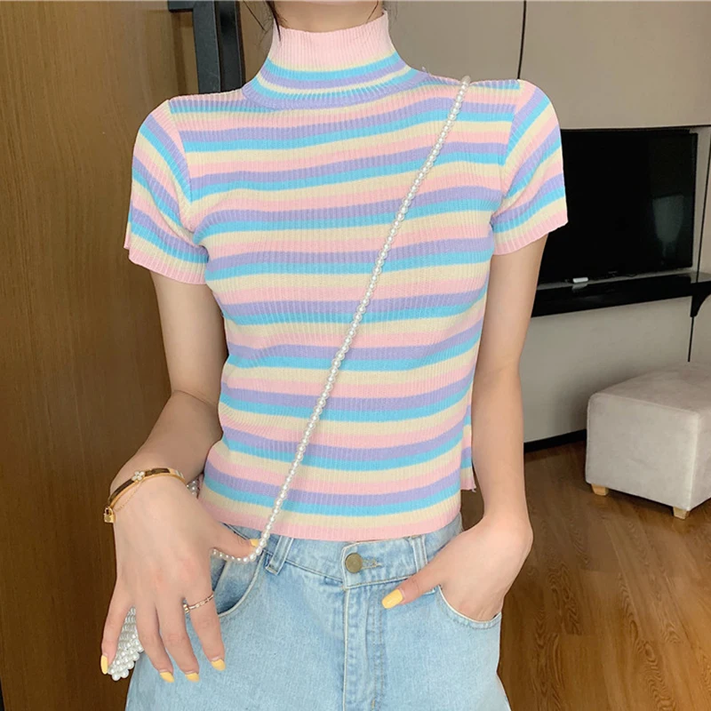 Женская трикотажная футболка в полоску с высоким воротником | одежда