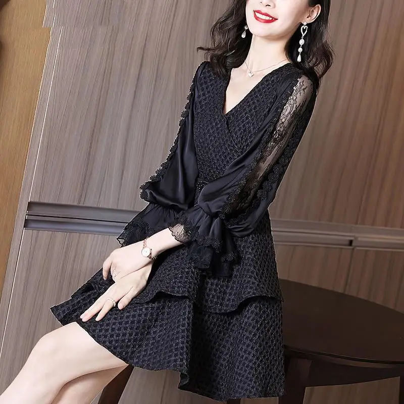 

Temperament French Niche Waist Was Thinner V-neck Lace Ruffle Dress Women
