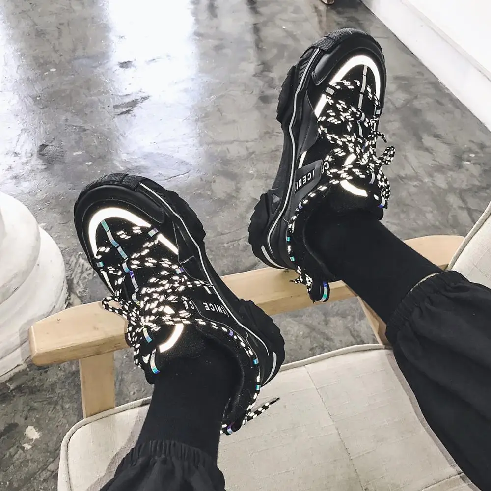 Мужские кроссовки со светоотражающей вулканизированной подошвой черные дышащие