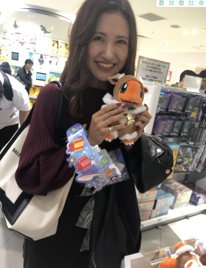 

Kawaii Charmander Christmas cloak shape plush toys high quality Stuffed Toys Cute dinosaur Anime doll for Children gifts