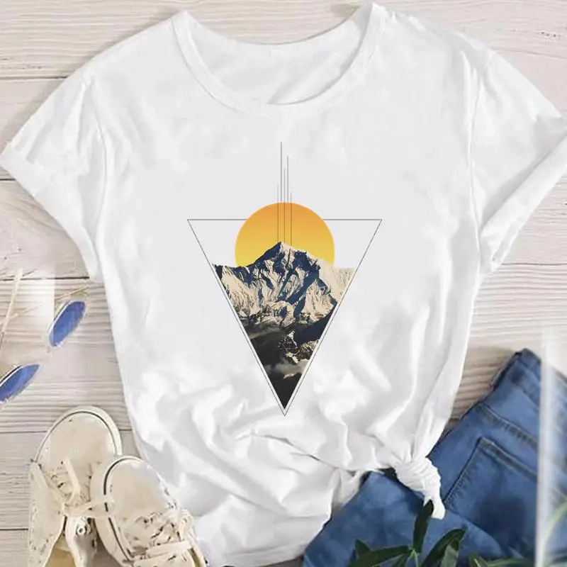 

Футболка женская с коротким рукавом, модная мультяшная одежда с принтом горных приключений, топ с графическим принтом, на весну-лето