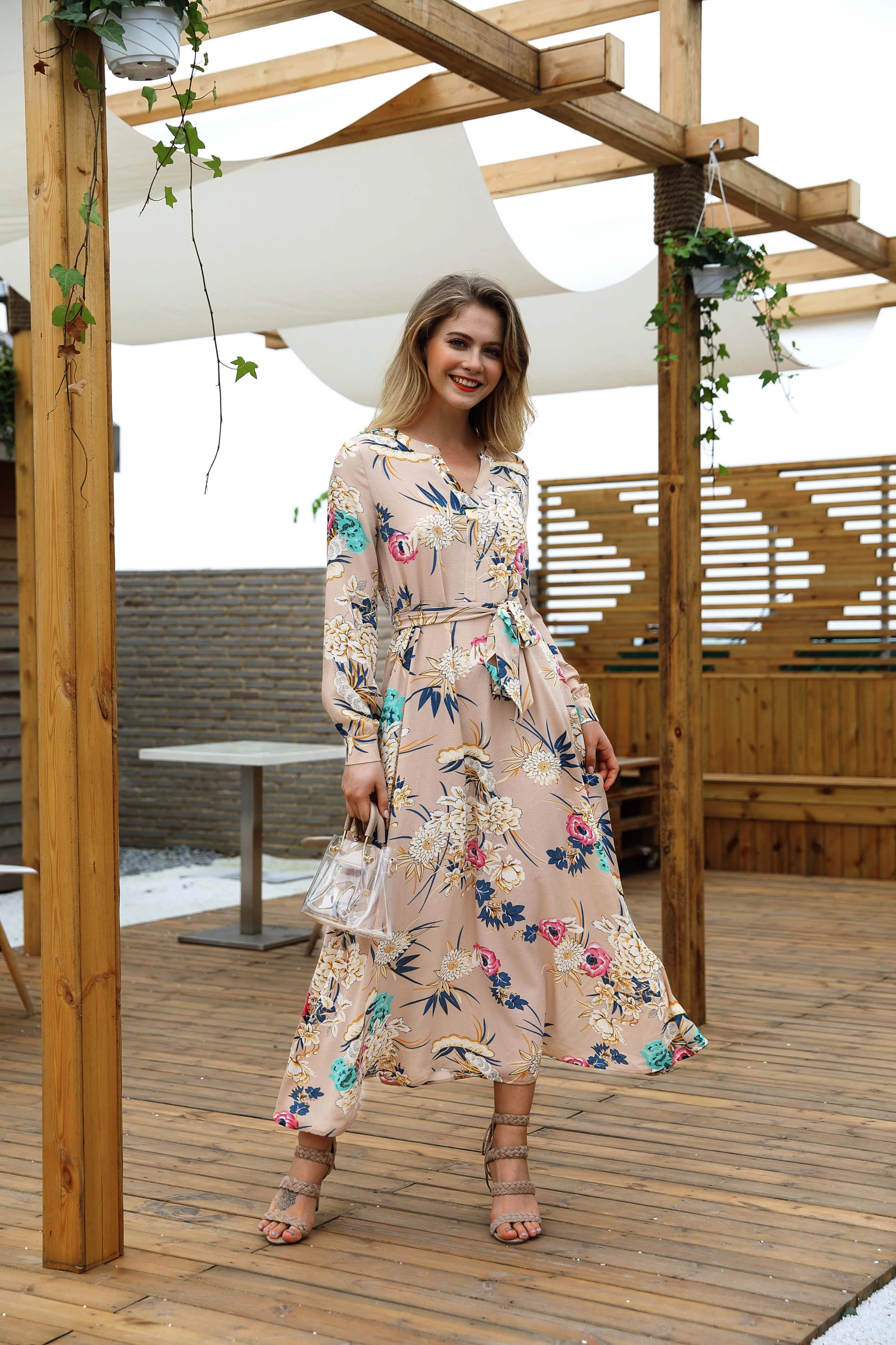 

Autumn new women's European and American holiday style printed V-neck long-sleeved belt long dress