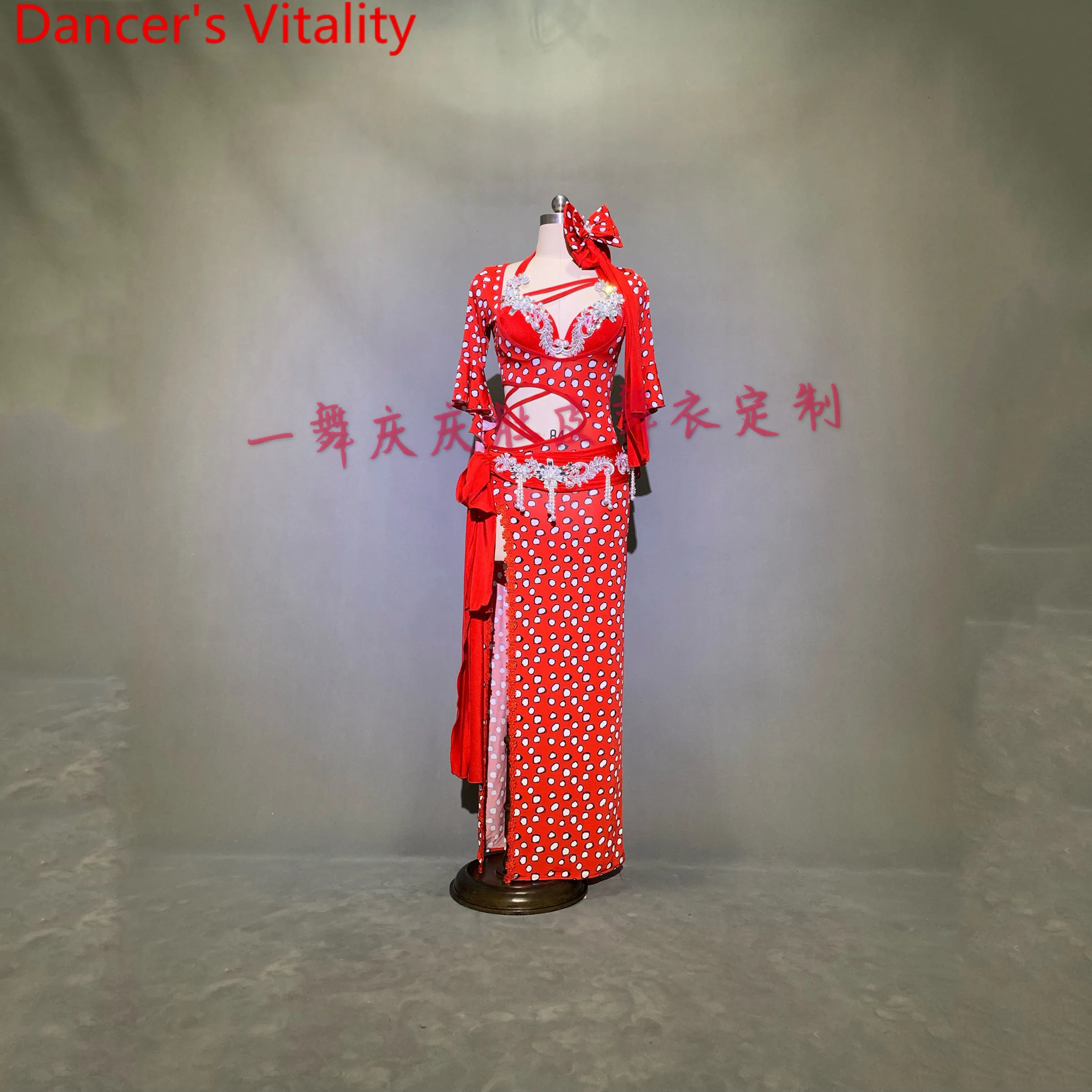 Индивидуальный костюм для танца живота с расклешенными рукавами бюстгальтер