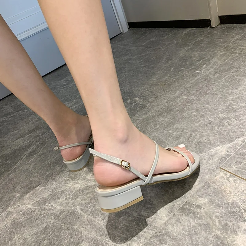 

2020 summer new flat bottomed round head fairy sandals
