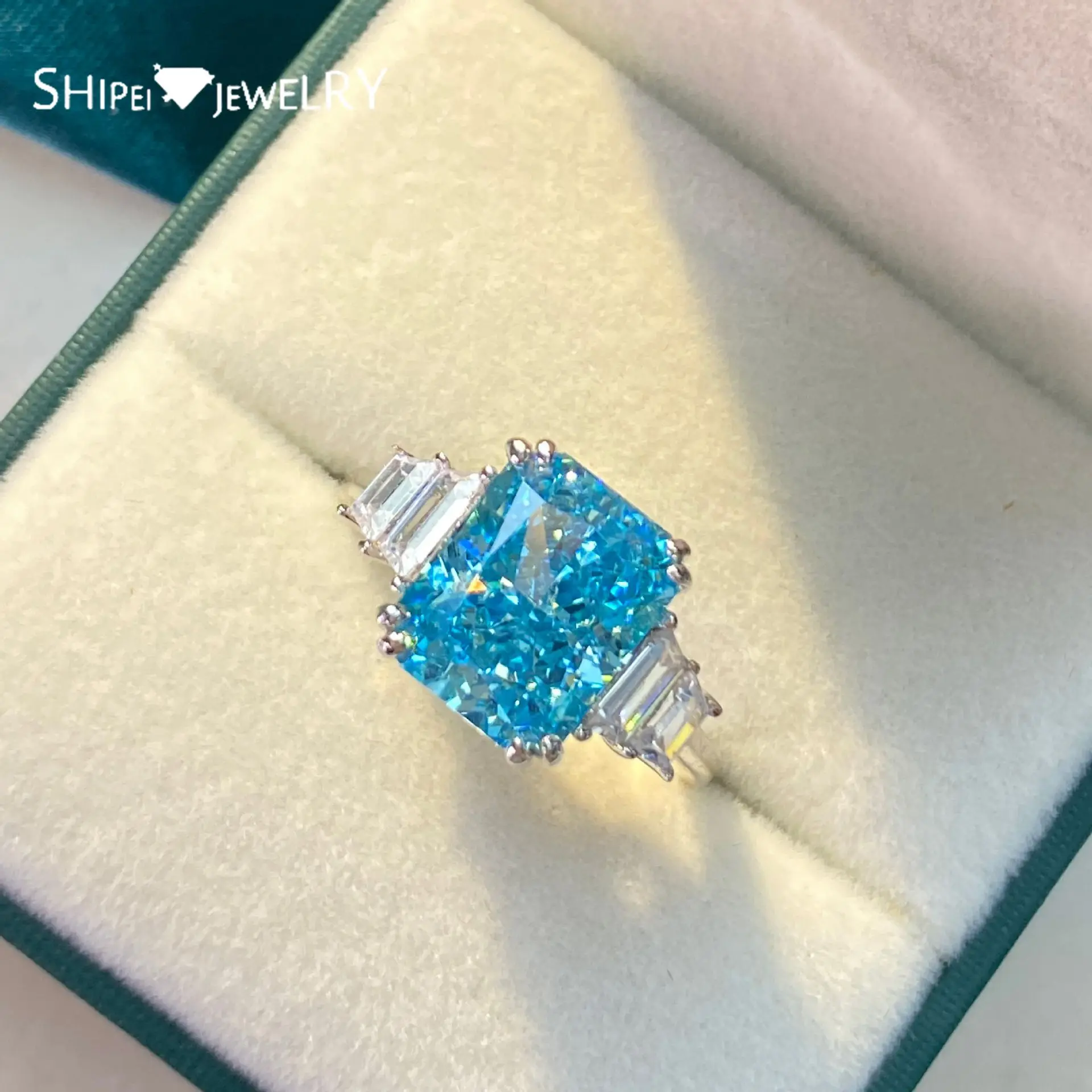 

Кольцо женское из серебра 100% пробы, с 925 драгоценным камнем