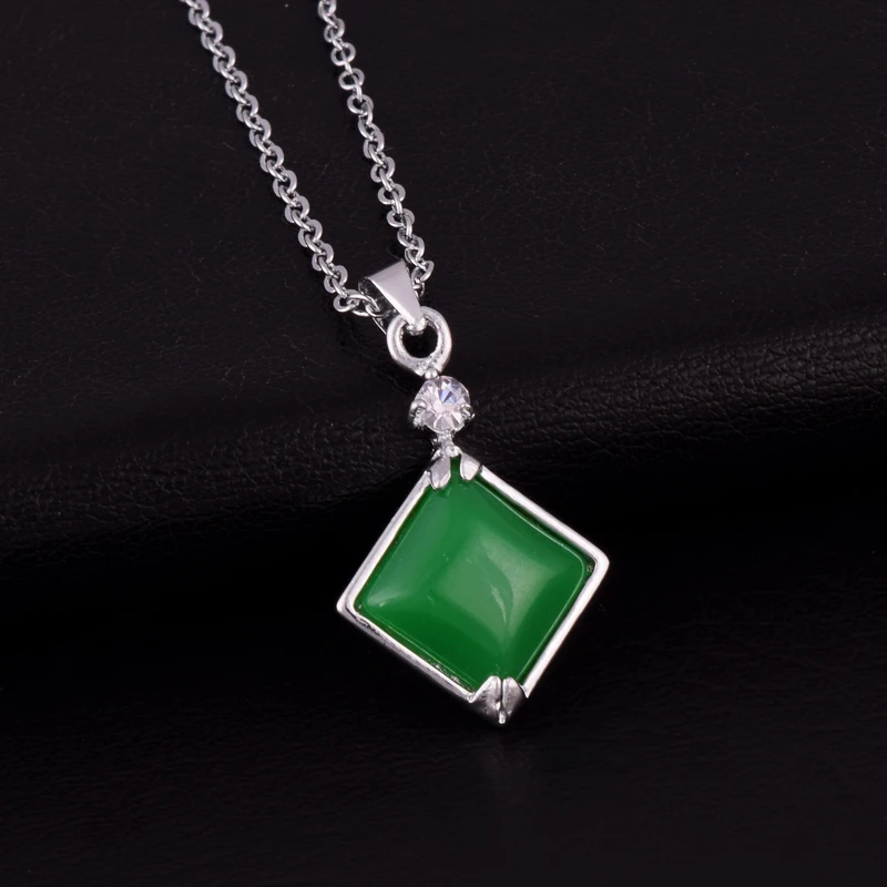 Очаровательная Женская подвеска с зеленым камнем квадратной формы красивые